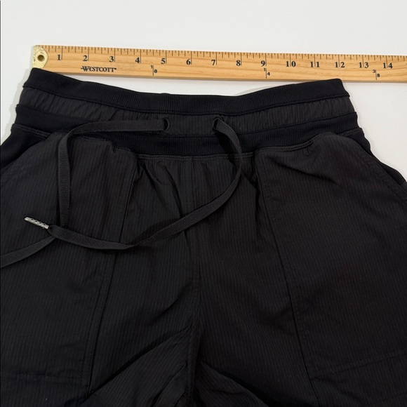 Lululemon Dance Studio Short Size 4 Black High Rise 3.5” EUC - Picture 9 of 12